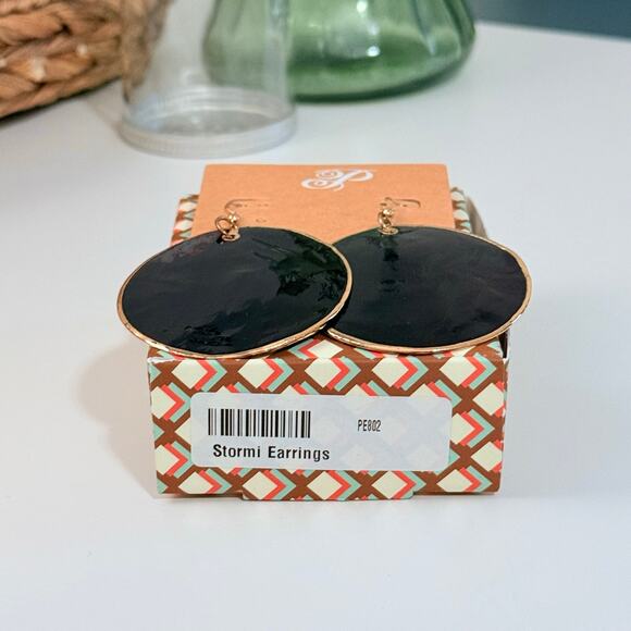 New Plunder “Stormi” Black Natural Shell Circle Earrings (3") - Picture 6 of 6